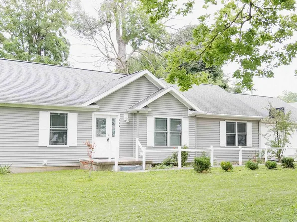 110 E Prairie St, Camp Point, IL 62320