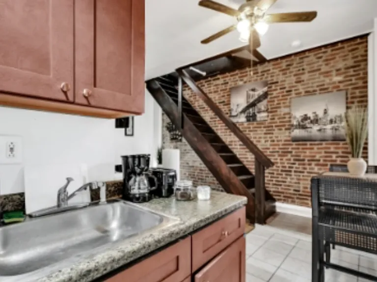 1121 Spruce St — Photo 36