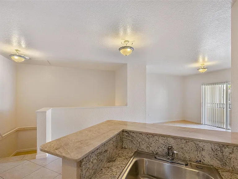 1204 Belmont Ln #1204 — Photo 7