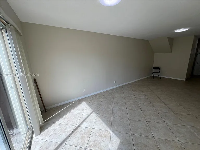 100 SW 15th Ave — Photo 9