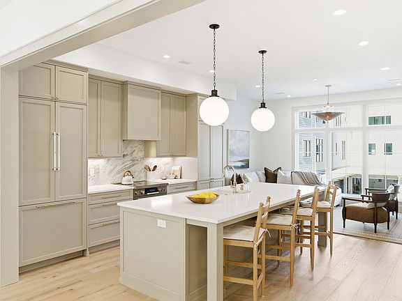 5th image of 622 Waterman St #622