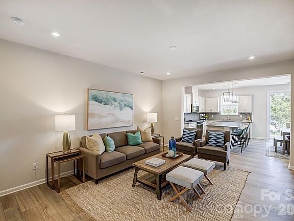 5th image of 6114 Vasey St