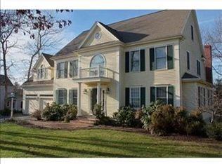 8 Walden Ct, Medfield, MA 02052