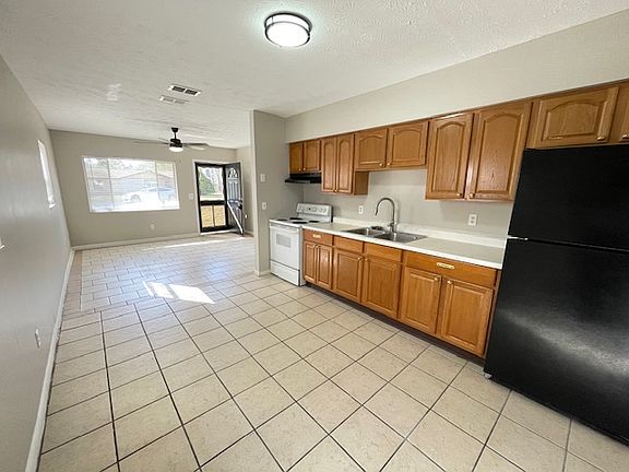 3rd image of 1745 Doloma St