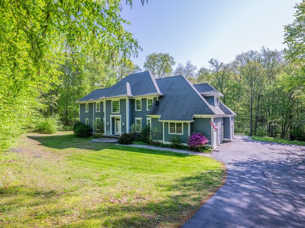 34 Hunters Xing, Burlington, CT 06013