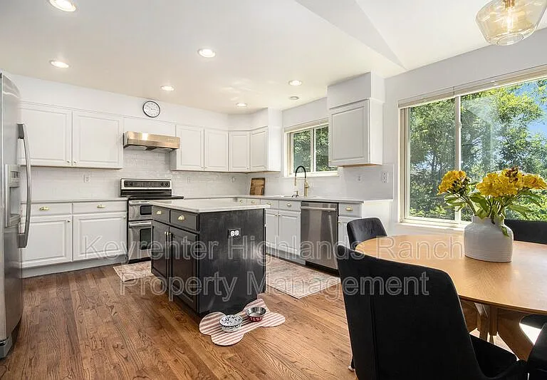 9765 Spring Hill St — Photo 2