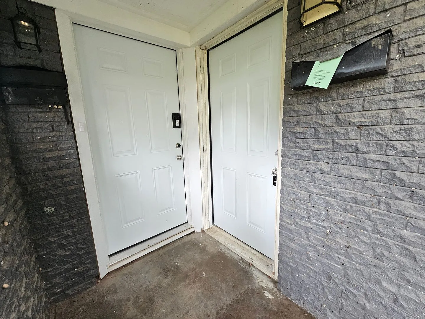 Charming duplex established Parkdale Heights area of Dallas. — Photo 2