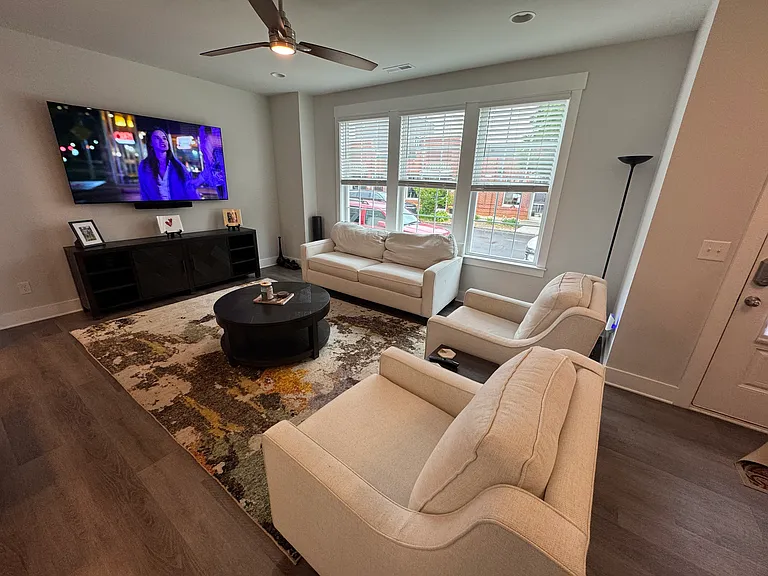 632 Amalfi Dr — Photo 7