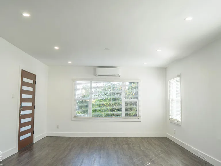 5407 Monroe St — Photo 2