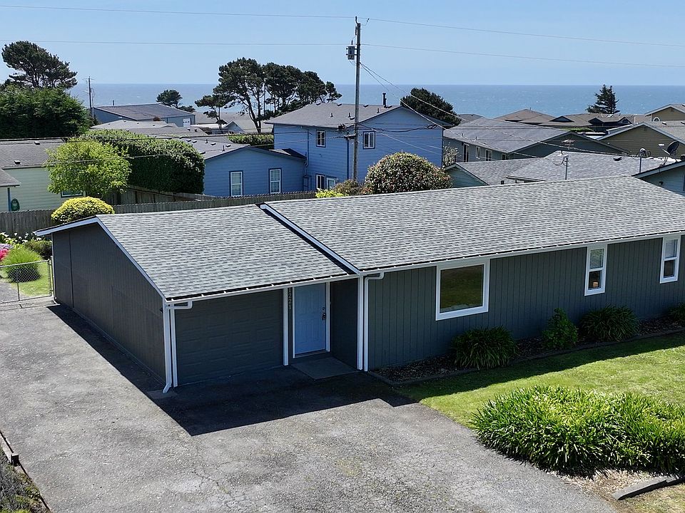 1st image of 1221 Iris St