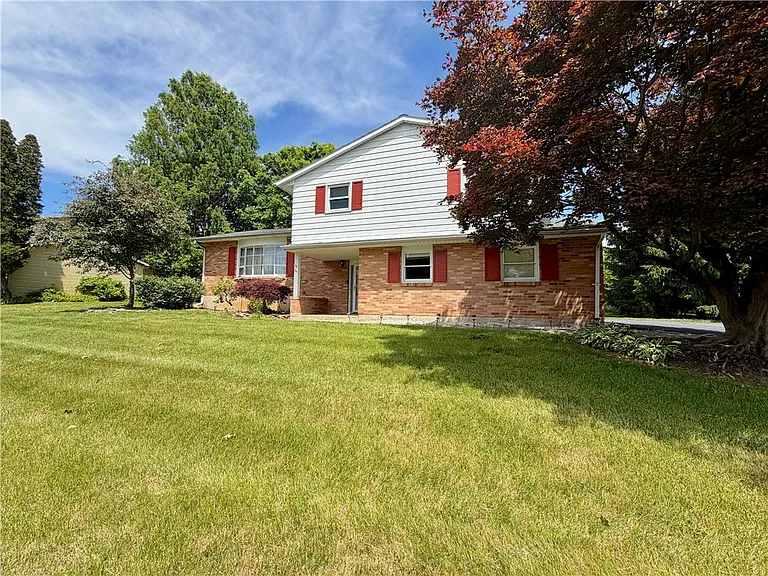 1160 Brentwood Ave — Photo 2