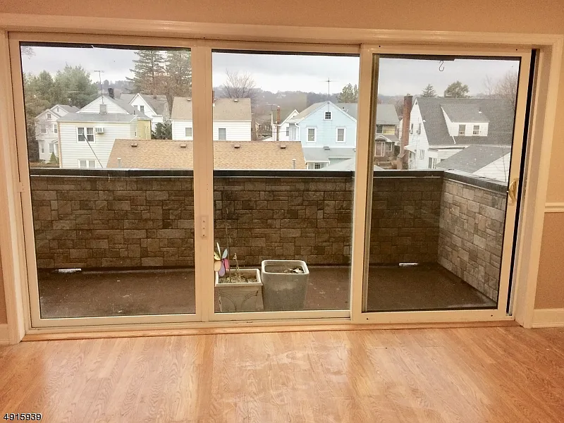 1 bed, 1035 sqft, $2,000 — Photo 4