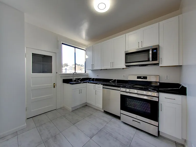 1890 Grove St #1058R — Photo 5