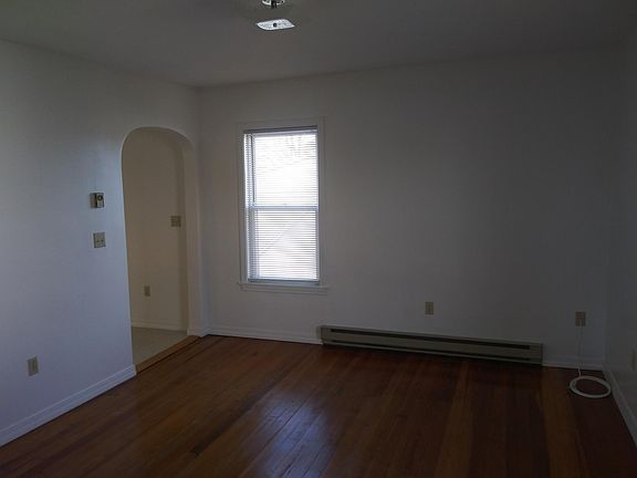 4th image of 90 Woodbury St Floor 2