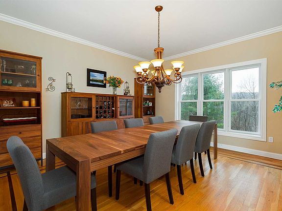 5th image of 11 Meadow View Ct