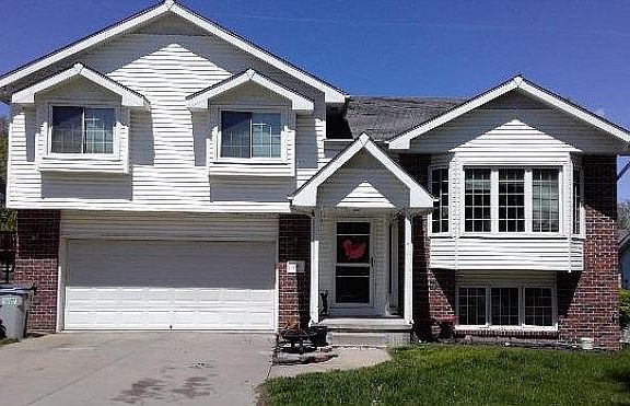 2nd image of 840 Karen Dr