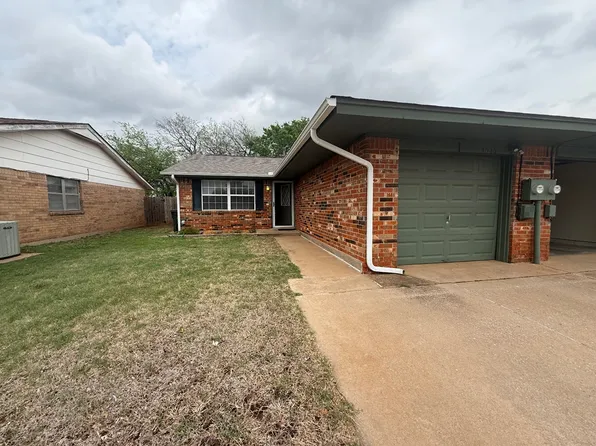 1015 W Swan Lake Ct, Edmond, OK 73003