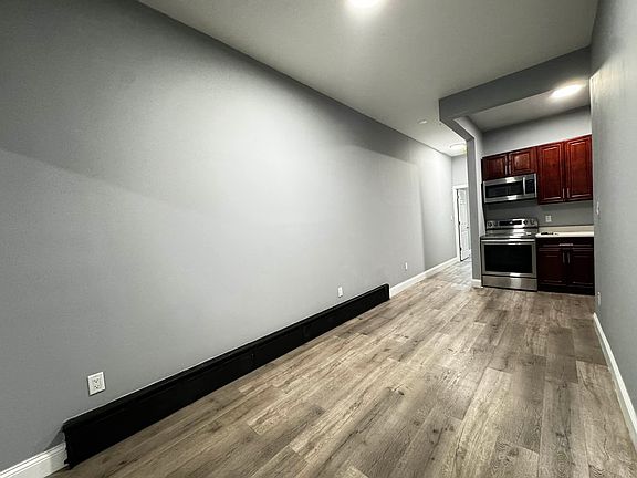 4th image of 1421 Dekalb Ave #2B