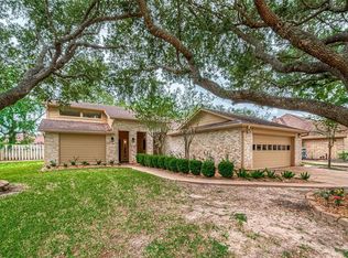 2004 W Pine Hill Dr, Pearland, TX 77581