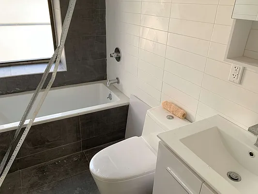 Rented by Tapiro Realty | media 19