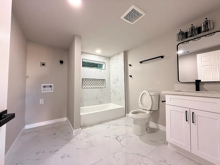 2209 Gano St #3 — Photo 8