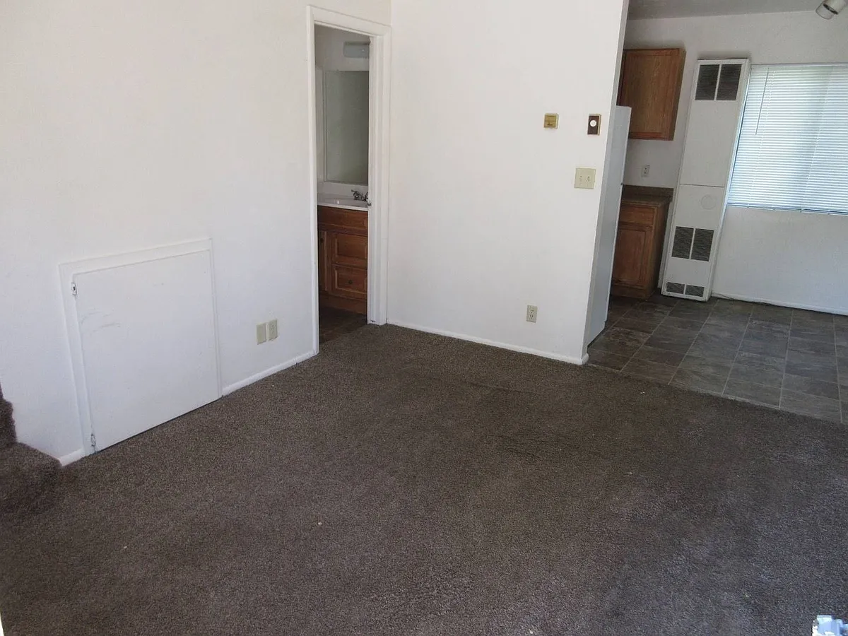 Building Photo - 303 N 400 W #1