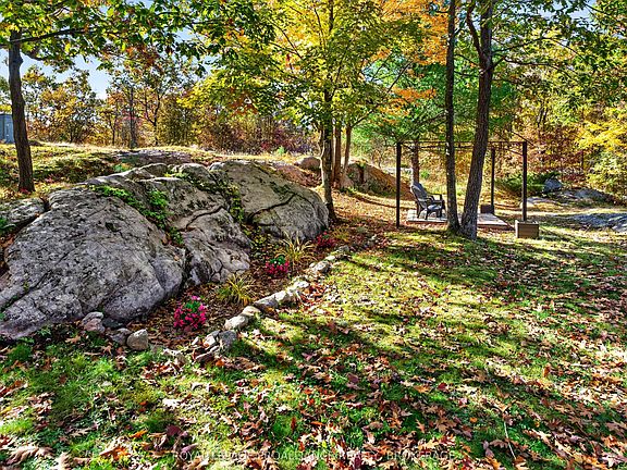 5th image of 1679 Mountain Rd