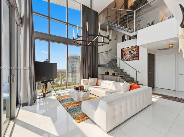 90 SW 3rd St, Miami, FL