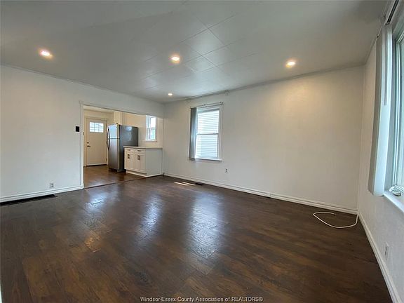 4th image of 1624 Central Ave