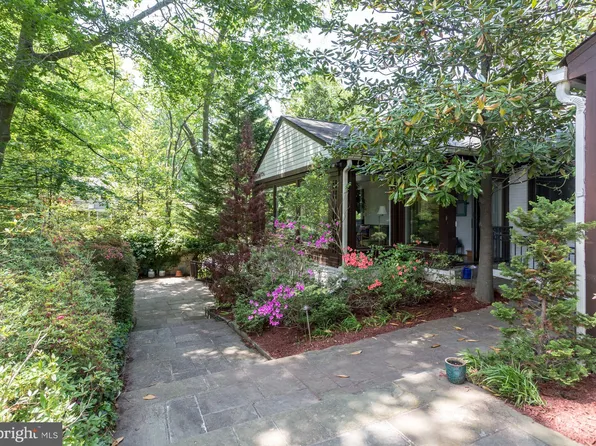 5628 Knollwood Rd, Bethesda, MD 20816