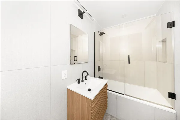 Rented by SERHANT. | media 15