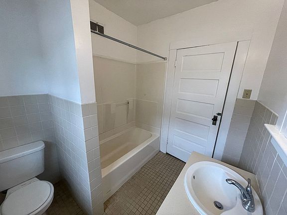 4th image of 1445 A St #B