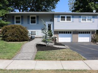 21 Merker Dr, Edison, NJ 08837