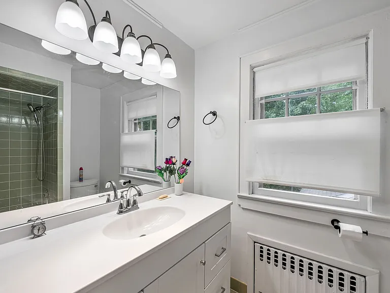 133 Highwood Ave — Photo 17