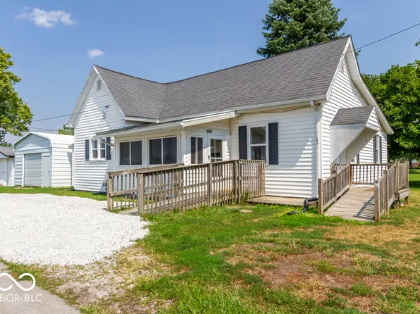 2004 N East St, Elwood, IN 46036