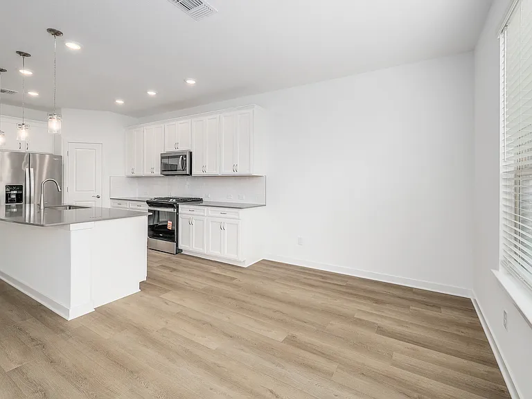 109 Ventura Dr — Photo 7
