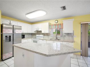 930 SW 88th Way #930, Hollywood, FL 33025