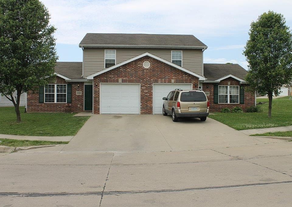 1st image of 1233/1243 Evergreen Cir