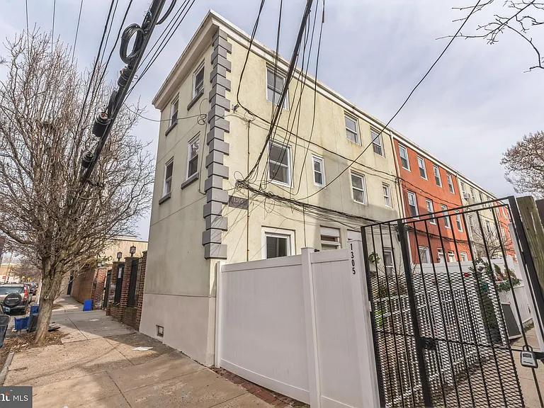 1305 N Lawrence St #1 — Photo 16