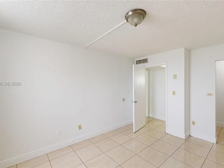 14201 N Kendall Dr #401D — Photo 9