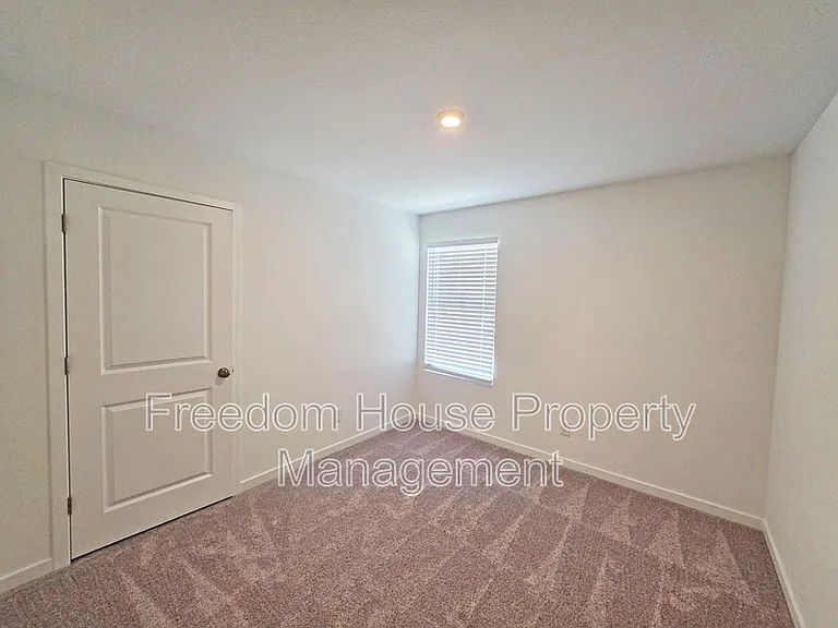 663 E Huyana Wind Dr — Photo 18