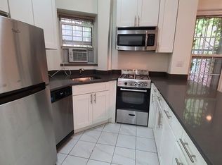 327 W 21st St #R1, New York, NY 10011