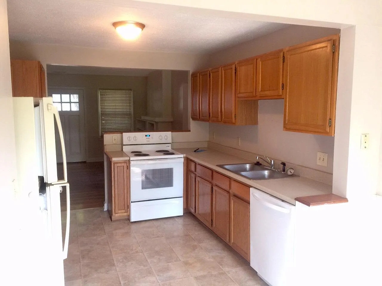 3 bed, 1100 sqft, $1,750 — Photo 3