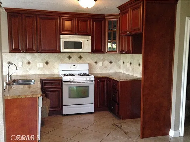 3 bed, 989 sqft, $3,400 — Photo 3