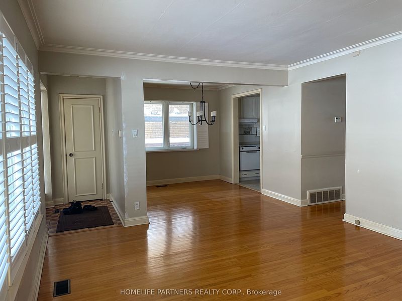 Toronto House for rent - 4 Bedrooms — photo 2