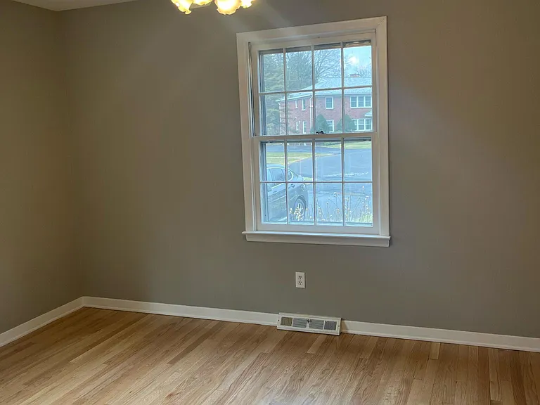 12 Kensington Ct — Photo 6
