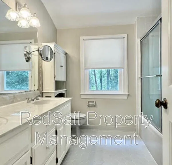 114 Barclay Cres — Photo 15