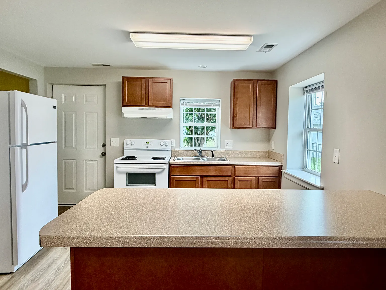 2 bed, 816 sqft, $1,300 — Photo 3