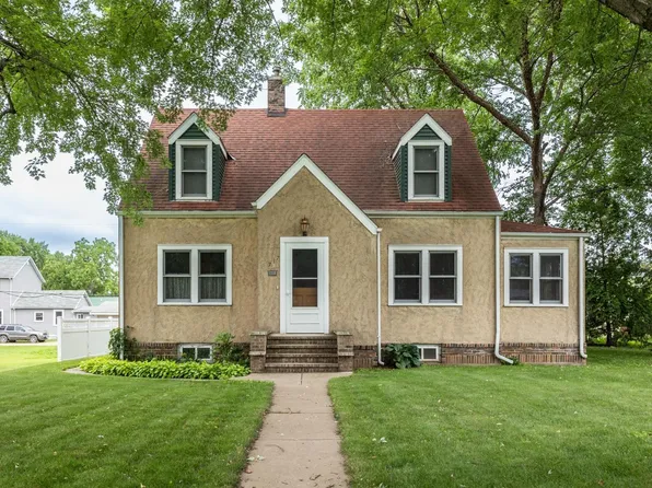717 Broadway Ave, Wabasha, MN 55981