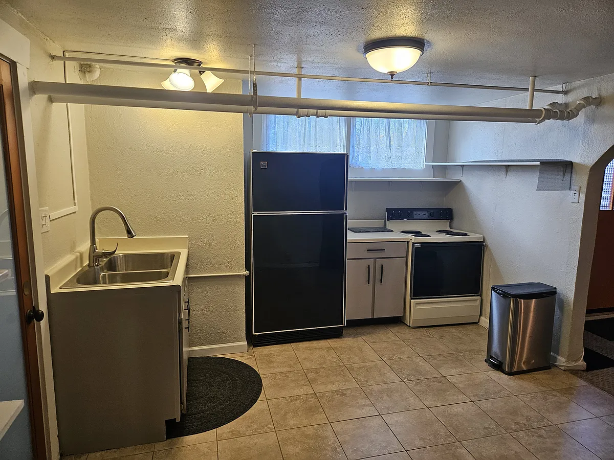 kithchen - 4200 Green Ct